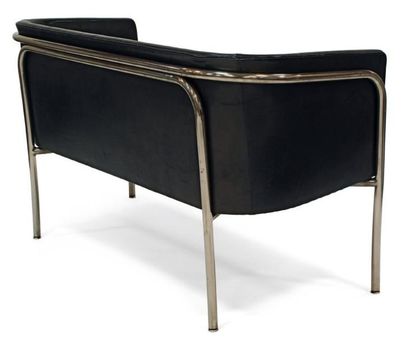 AXEL EINAR HJORTH (1888-1959) Canapé en cuir, acier tubulaire Sofa in leather, tubular...