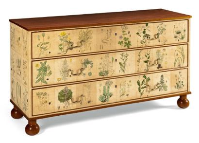 JOSEF FRANK (1885-1967) Commode Flora en acajou, laiton et papier collé Flora chest...