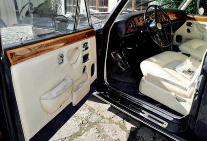 Rolls Royce Silver Shadow LWB 1975 Châssis: n° LRX 219271 Faible kilométrage Voiture...