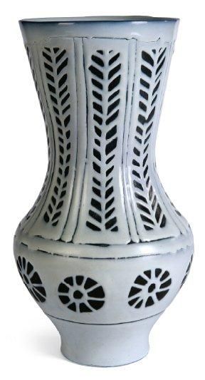 ROGER CAPRON (1906-1983) Vase cornet Céramique noire et blanche Signée Vers 1960...