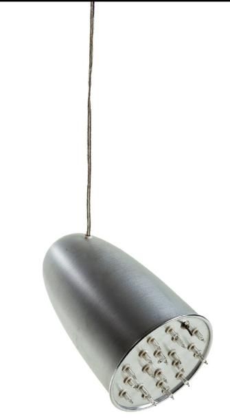 MILAN SIMIC (NÉ EN 1960) Édition limitée Lampe - suspension Aubergine Aluminium repoussé,...
