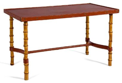 JACQUES ADNET (1901-1984) Table basse Bambou, cuir piqué sellier Vers 1950 H_46 cm...