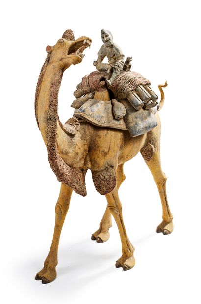 null CHINE, Époque Tang (618-907)
Paire de chameaux et leurs cavaliers en terre cuite...