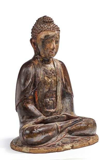 null CHINE, fin XVIIIe
Bouddha en bois laqué noir à rehauts d'or, en position de...