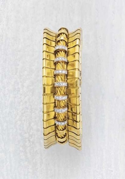 null A Diamond and Gold Bracelet GÜBELIN circa 1930 Designed as three Art iculated...