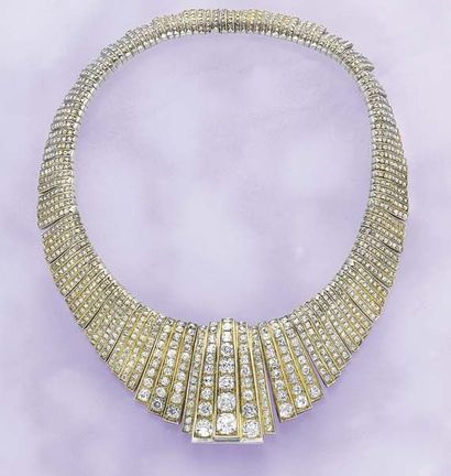 null An Art Deco Diamond Necklace circa 1925 of f Ringemotif, designed as a series...