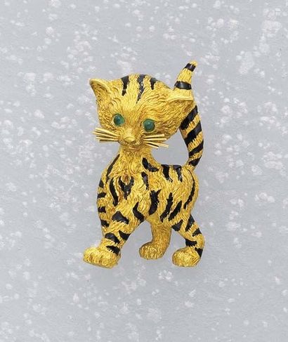 null A Gold and Emerald 'Tabby Cat'Brooch VAN CLEEF & ARPELS circa 1960 Designed...