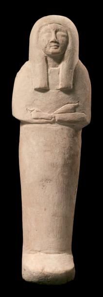 ÉGYPTE SHAOUABTI momiforme, les mains émergeant du suaire, et coiffé de la perruque...