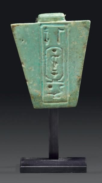 ÉGYPTE AMULETTE AU NOM D'AMASIS. Contrepoids gravé d'une colonne hiéroglyphique:...