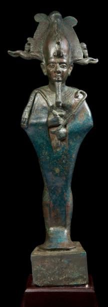 ÉGYPTE STATUETTE VOTIVE D'OSIRIS. Grande statuette représentant le dieu Osiris momiforme...