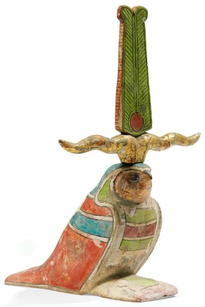 ÉGYPTE FAUCON AKHEM. Grande statuette représentant le faucon Akhem, la tête dorée,...