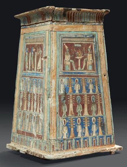 ÉGYPTE COFFRET CANOPE. Chaque face est peinte de trois registres de piliers djed...