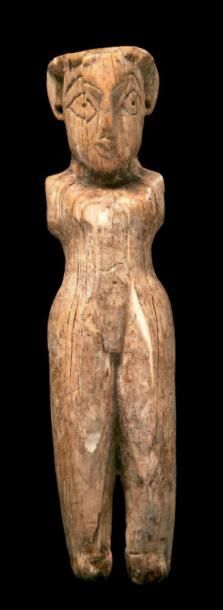 ÉGYPTE STATUETTE DITE "POUPÉE", représentant une femme nue, debout, la courte coiffure...