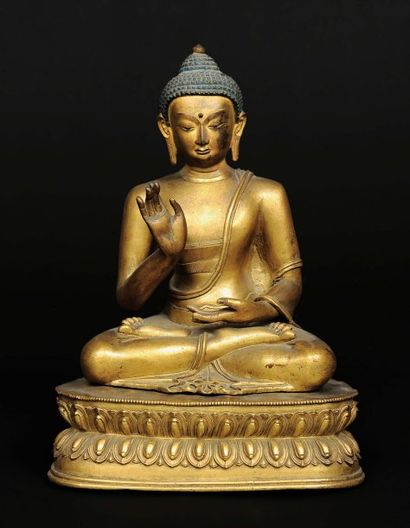null Statuette de bouddha assis en dhyanasana sur le lotus en bronze doré et laqué...