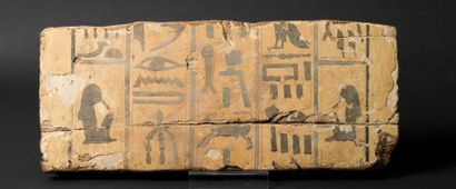 null Panneau de Sarcophage fragmentaire peint de cinq colonnes en caractères hiéroglyphiques....