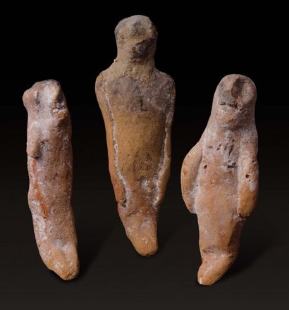 null Rare ensemble composé de trois figurines d'ex écration. Elles représentent des...