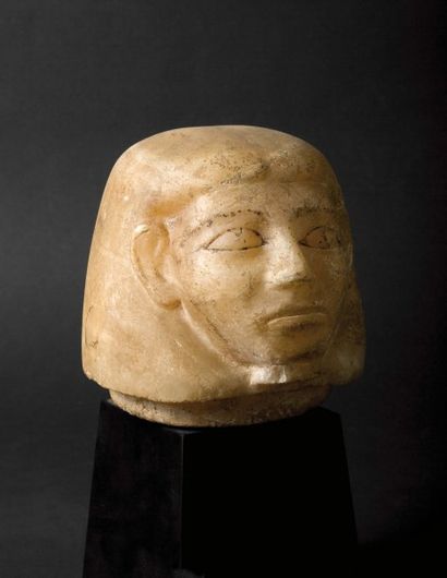 null Bouchon de vase canope représentant le visage humain d'un des quatre fils d'Horus....
