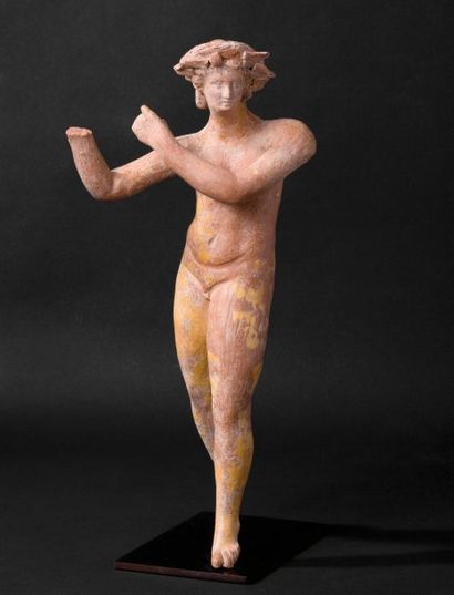 null Statuette représentant Eros éphèbe. Il est nu, debout, en appui sur la jambe...