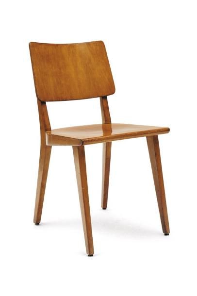 BAUER & VOGEL Chaise en bois clair verni.
Vers 1960
H_80 cm L_42 cm P_42 cm