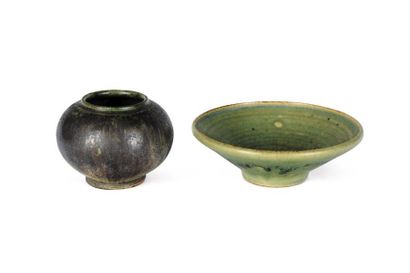travail danois Ensemble de deux céramiques
Coupelle en céramique verte et vase
boule...