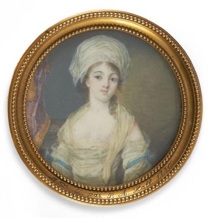 ÉCOLE FRANÇAISE VERS 1780 Portrait d'une jeune femme en déshabillé largement décolleté...