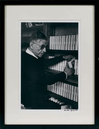 GISÈLE FREUND (1912-2000) Jean-Paul Sartre, Paris, 1965 Tirage postérieur. Signé...