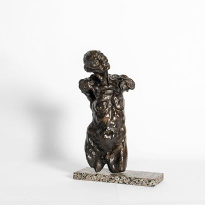 null Camille CLAUDEL (1864 - 1943) 
Torse de Clotho chauve
Épreuve en bronze patiné
Numérotée...