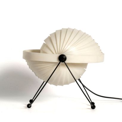 null Mauricio KLABIN (1952-2000)
Luminaire table Eclipse en plastique blanc et métal
Circa...