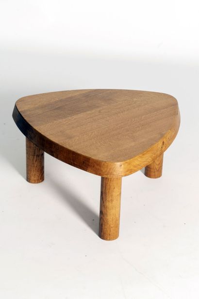 null Pierre CHAPO (1927-1987)
Table basse, Modele T23
Plateau triangulaire en bois...