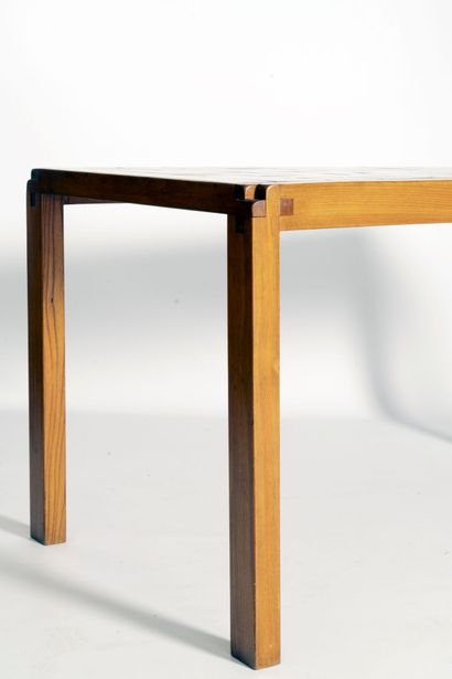 null Pierre CHAPO (1927-1987)
Table modèle T18
Table en orme de forme rectangulaire,...