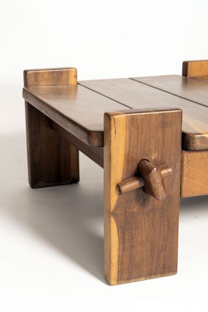 null Jean GILLON (1919-2007)
Table Basse en bois massif
Étiquette de l'atelier Probel
Circa...