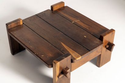 null Jean GILLON (1919-2007)
Table Basse en bois massif
Étiquette de l'atelier Probel
Circa...