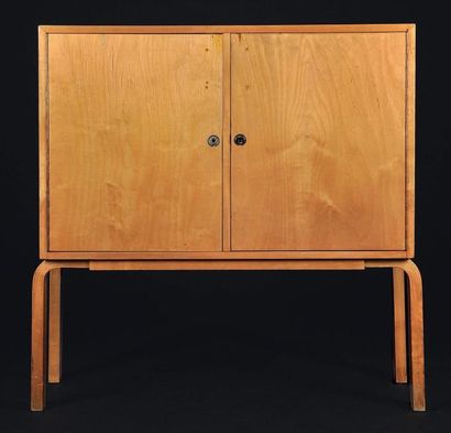 Alvar Aalto (1898-1976) Cabinet modèle «810» Bouleau Édition Artek Vers 1940 H_100...