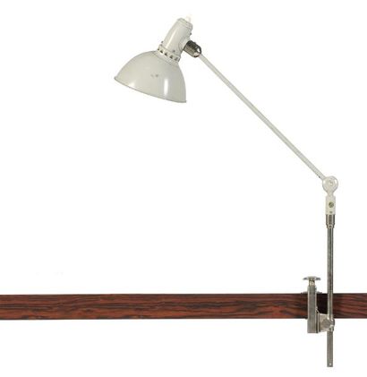 J.P. JOHANSSON (1856-1943) Lampe d'architecte «Triplex» Métal laqué et acier Vers...