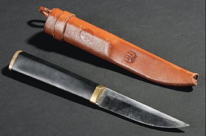 Tapio WIRKKALA (1915-1985) Couteau de pêche et son étui Cuir, acier inoxydable, bois...