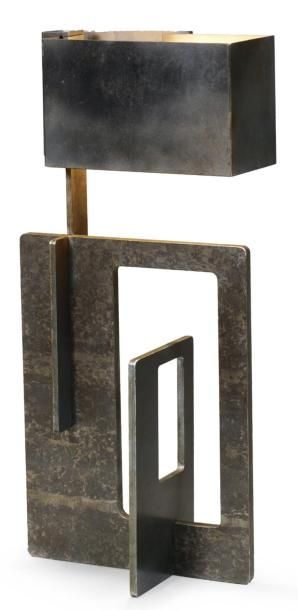 Angelo BROTTO (1914-2002) Lampe sculpture Fonte d'acier patiné Édition Esperia Vers...