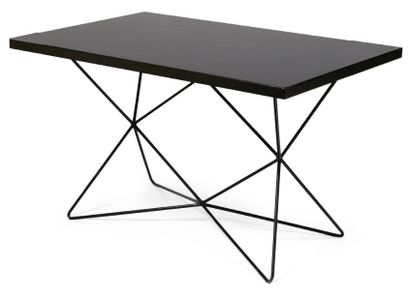 BENGT-JOHAN GULLBERG Table modulable modèle «A2» Bois laqué noir et tubes de métal...