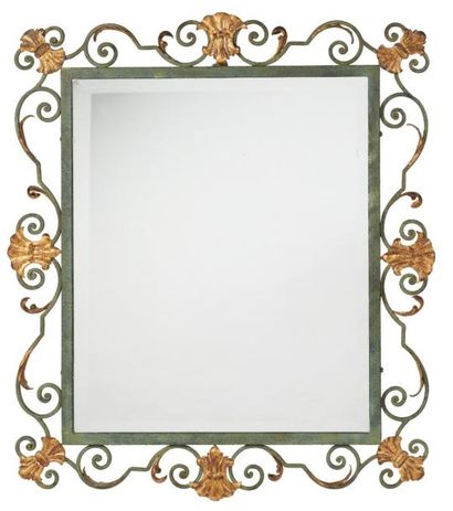 null MIROIR en fer forgé peint et doré. XXe siècle. H_82 cm L_72 cm