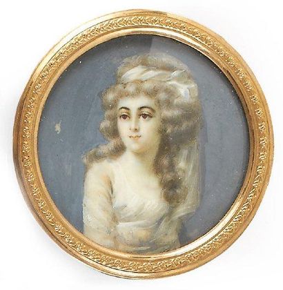 École Française du XIXe siècle Portrait de jeune fille en robe blanche et portant...