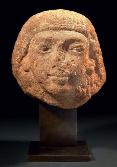 EGYPTE TÊTE DE DIGNITAIRE. Tête de statue représentant un dignitaire au visage rond,...