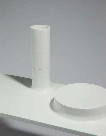 RONAN (NÉ EN 1971) & ERWAN (NÉ EN 1976) BOUROULLEC White Corian Table, 1999 Installation...
