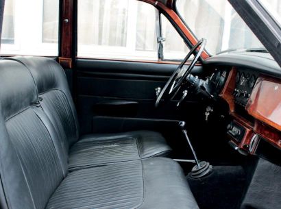 DAIMLER 250 V8 SALOON - 1968 Châssis: n° P1K1915BW - Fiabilité et performance - Finition...