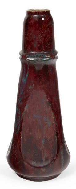 PIERRE-ADRIEN DALPEYRAT (1844-1910) Grand vase quadrangulaire à col droit Grès émaillé...