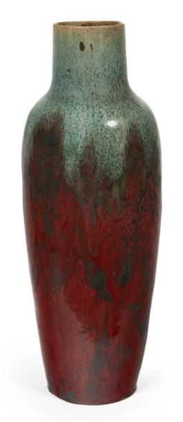 PIERRE-ADRIEN DALPEYRAT (1844-1910) Grande vase balustre Grès émaillé «sang de boeuf»...