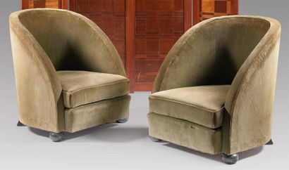 PIERRE CHAREAU (1883-1950) Rare paire de fauteuils «Crapauds» Velours vert original...