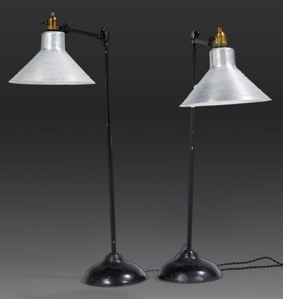 BERNARD-ALBIN GRAS Paire de lampes de travail modèle «Marbrier» Fonte de fer, métal...