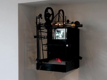 FABIEN CHALON Monsieur Anselin, 2003 Sculpture-machine. Acier, fer, vidéo et moteur...
