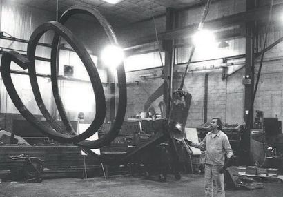 Bernar VENET (né en 1941) 263,5° Arcs x 5, 1999 Pièce unique. Sculpture en acier...
