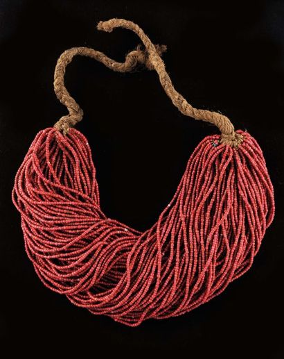 null Collier de perles rouges à coeur blanc Pâte de verre R. D. du Congo, Shi