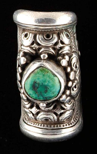 null Une bague Turquoise et argent Tibet D: 1,9 cm et L plateau: 4,8 cm